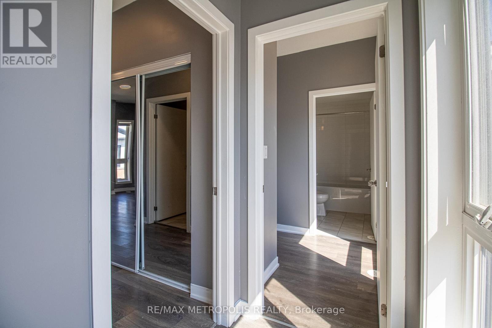 #205 - 155 Canon Jackson Drive, Toronto, Ontario  M6M 0E1 - Photo 20 - W12993600