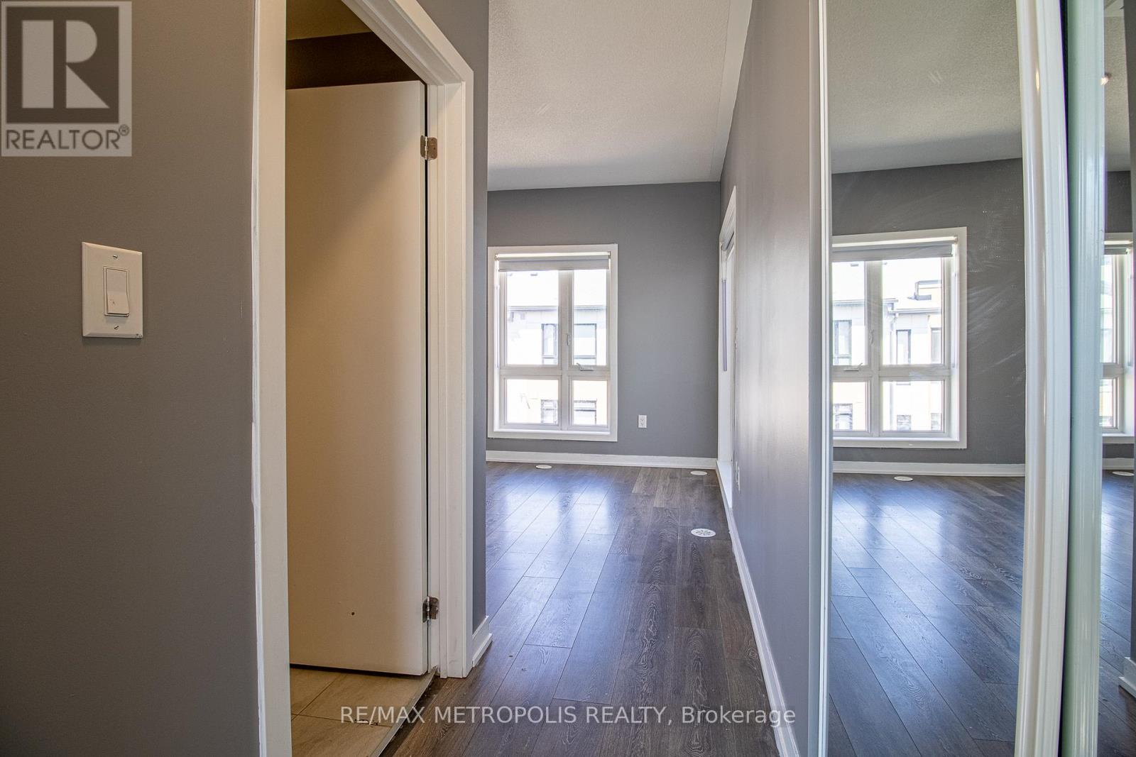 #205 - 155 Canon Jackson Drive, Toronto, Ontario  M6M 0E1 - Photo 21 - W12993600