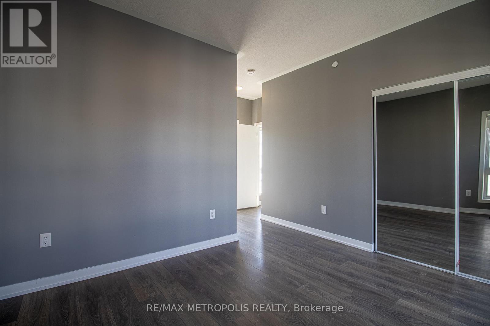 #205 - 155 Canon Jackson Drive, Toronto, Ontario  M6M 0E1 - Photo 29 - W12993600