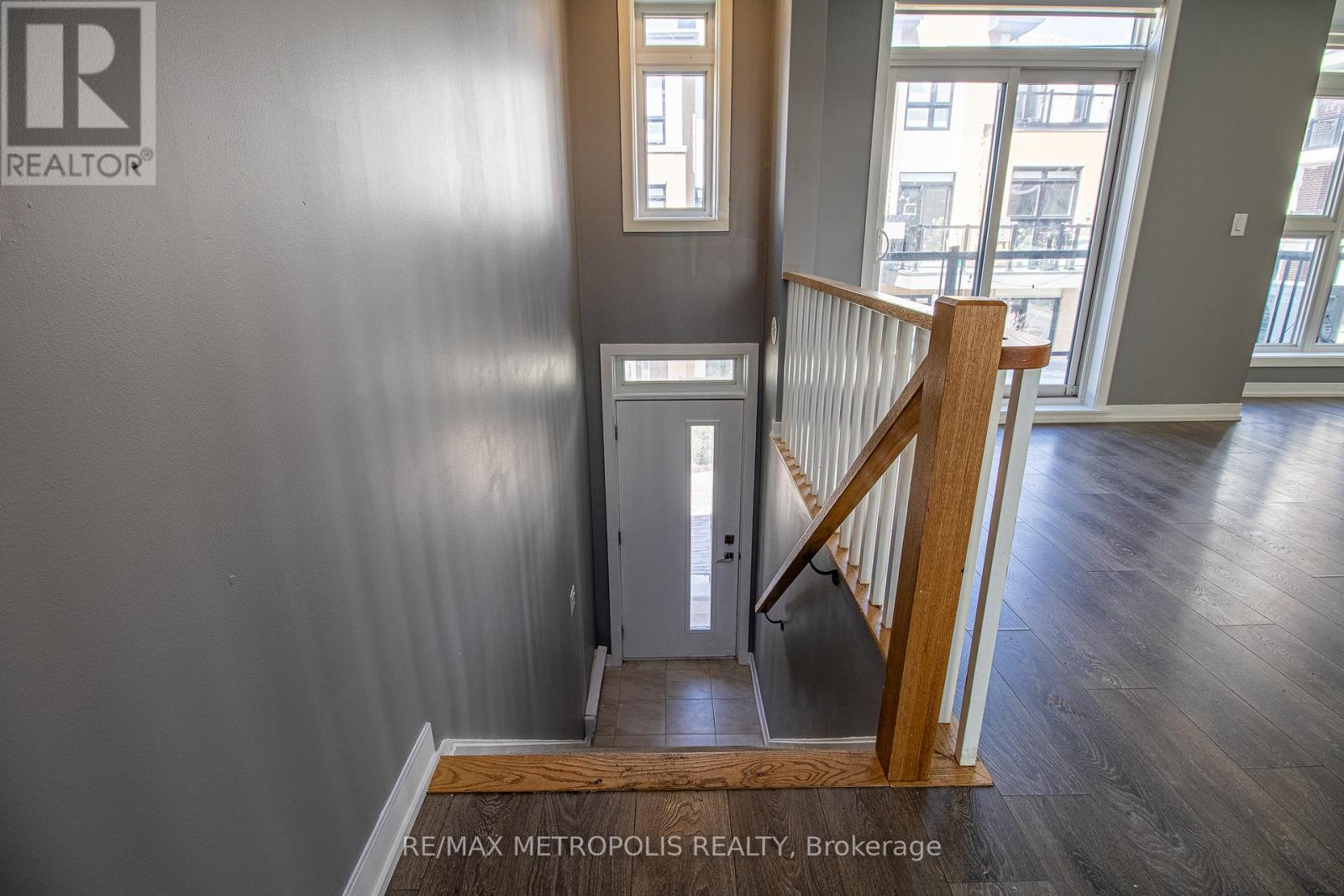 #205 - 155 Canon Jackson Drive, Toronto, Ontario  M6M 0E1 - Photo 4 - W12993600