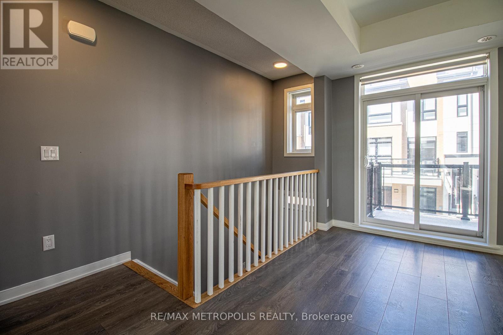 #205 - 155 Canon Jackson Drive, Toronto, Ontario  M6M 0E1 - Photo 5 - W12993600