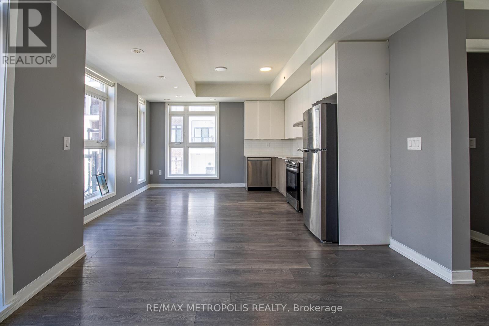 #205 - 155 Canon Jackson Drive, Toronto, Ontario  M6M 0E1 - Photo 6 - W12993600