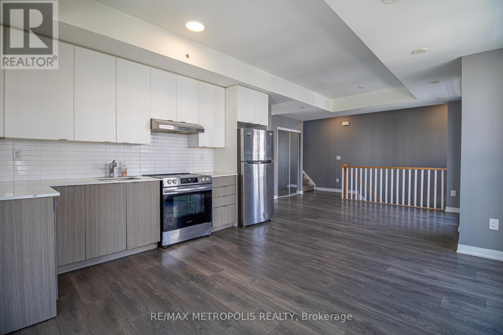 #205 - 155 Canon Jackson Drive, Toronto, Ontario  M6M 0E1 - Photo 9 - W12993600