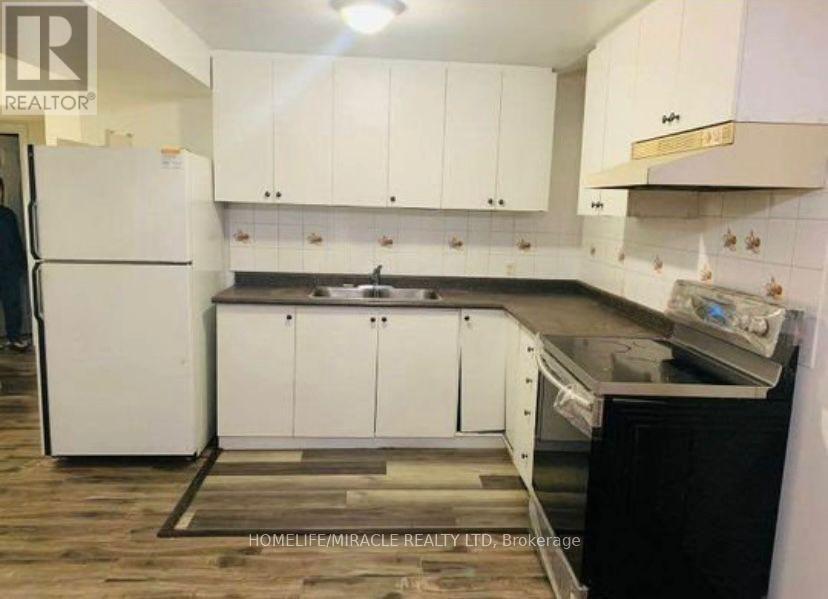 5237 Floral Hill Crescent, Mississauga, Ontario  L5V 1V4 - Photo 3 - W12993606