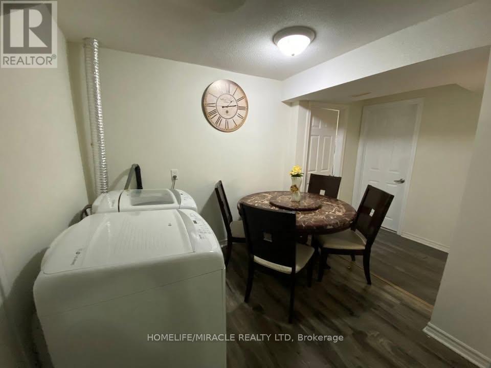 5237 Floral Hill Crescent, Mississauga, Ontario  L5V 1V4 - Photo 8 - W12993606