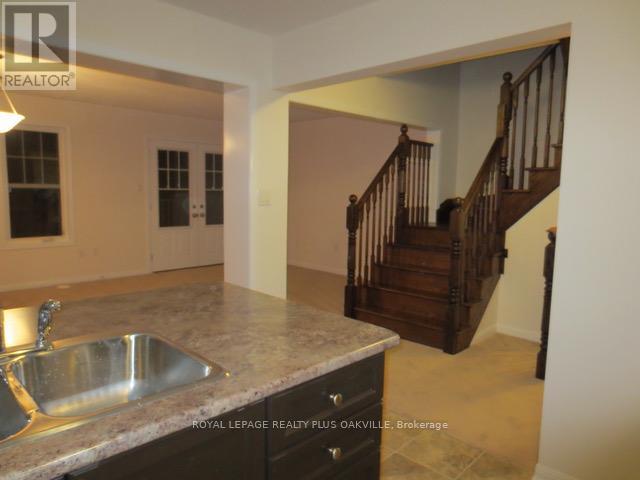 246 Mortimer Crescent, Milton, Ontario  L9T 8N7 - Photo 7 - W12993614