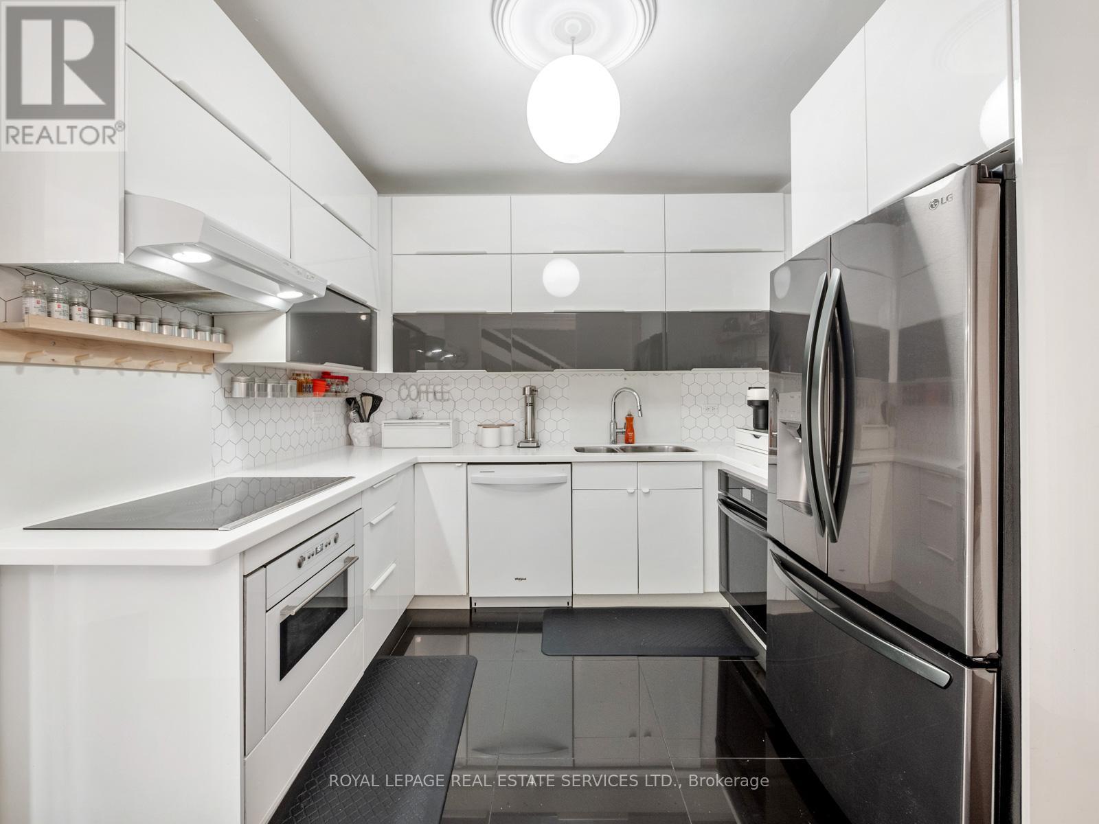 162 Medland Street, Toronto, Ontario  M6P 2N5 - Photo 16 - W12993616