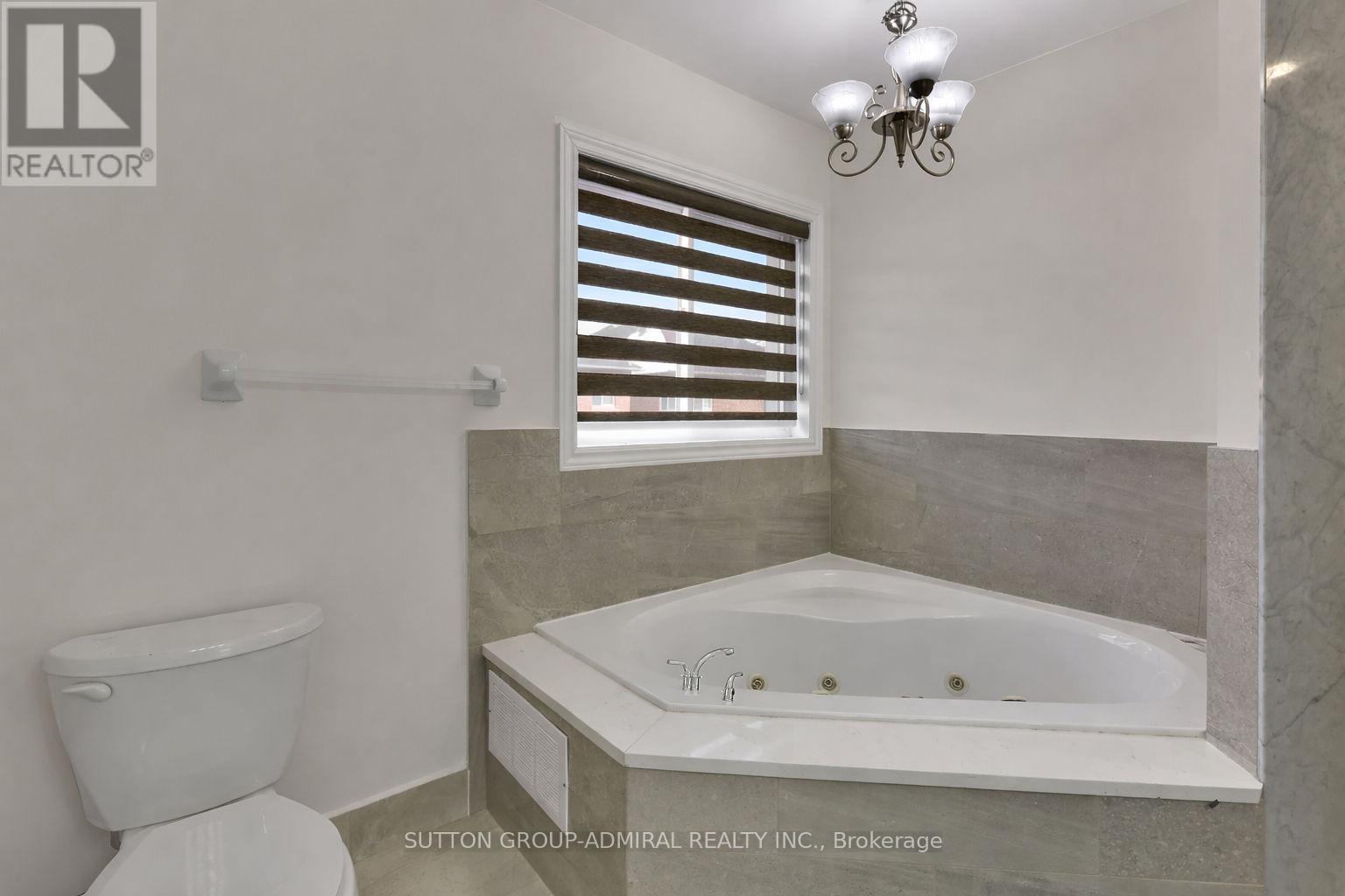 43 Newark Way, Brampton, Ontario  L7A 2W8 - Photo 11 - W12993622