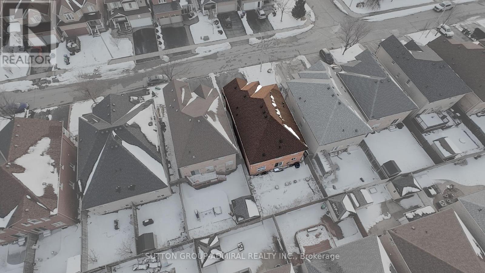 43 Newark Way, Brampton, Ontario  L7A 2W8 - Photo 2 - W12993622