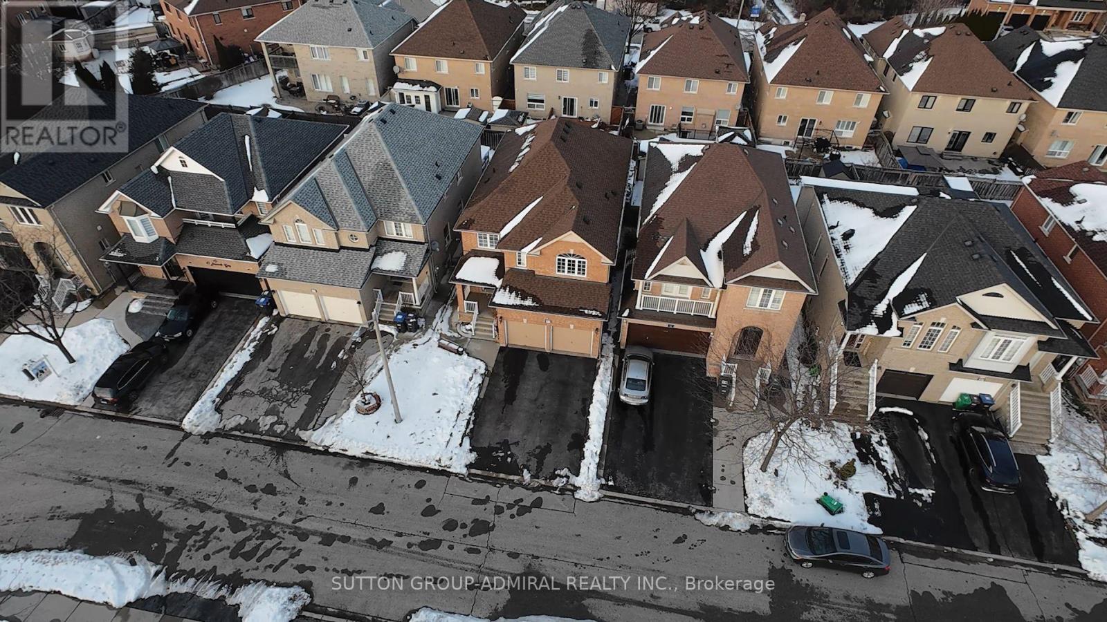 43 Newark Way, Brampton, Ontario  L7A 2W8 - Photo 3 - W12993622