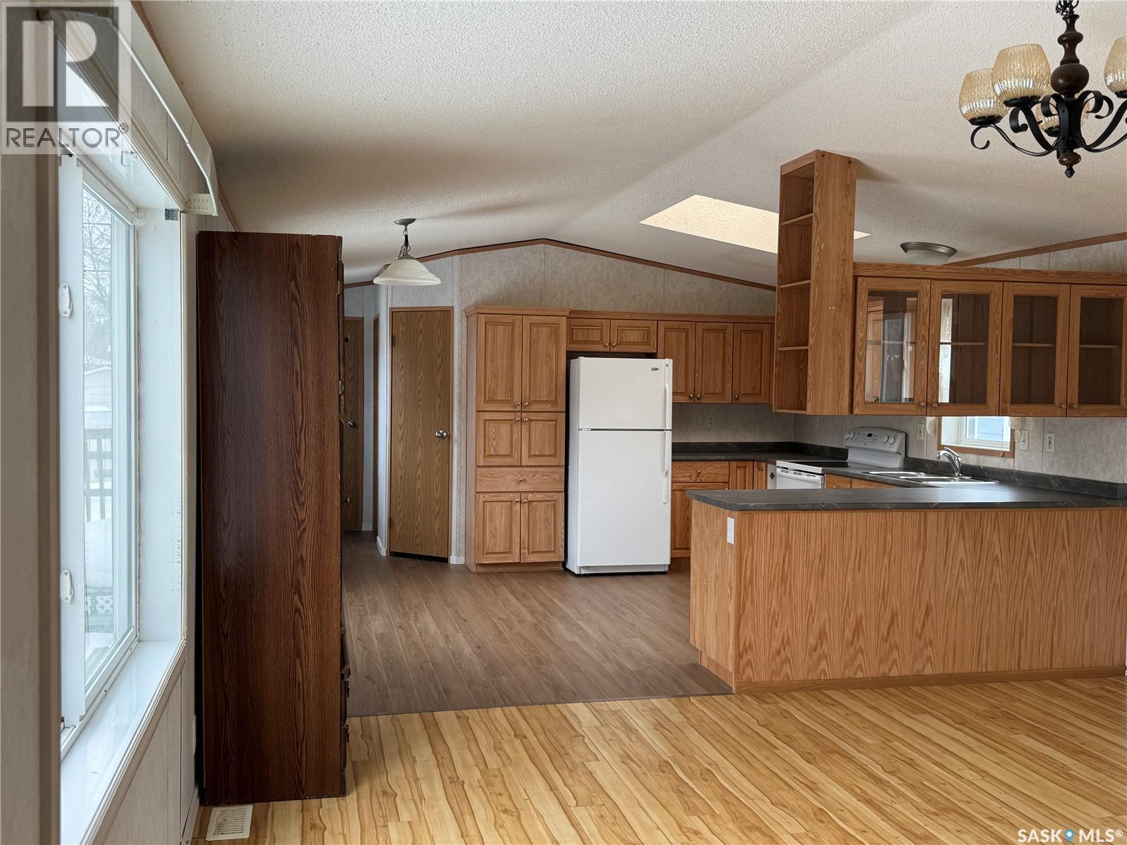 214 14th Street, Humboldt, Saskatchewan  S0K 2A0 - Photo 3 - SK032835