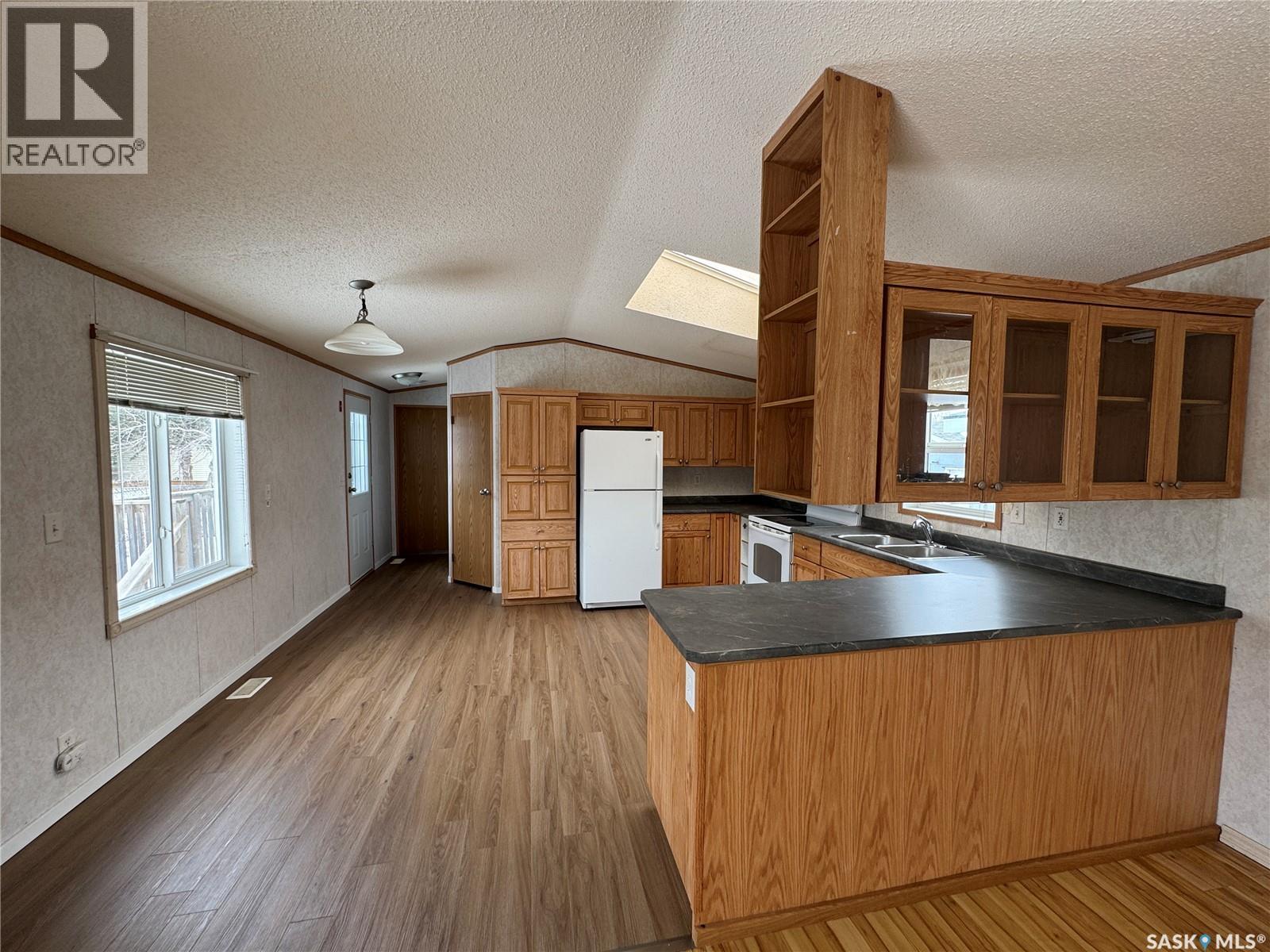 214 14th Street, Humboldt, Saskatchewan  S0K 2A0 - Photo 4 - SK032835