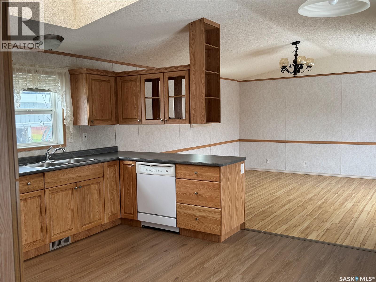 214 14th Street, Humboldt, Saskatchewan  S0K 2A0 - Photo 6 - SK032835