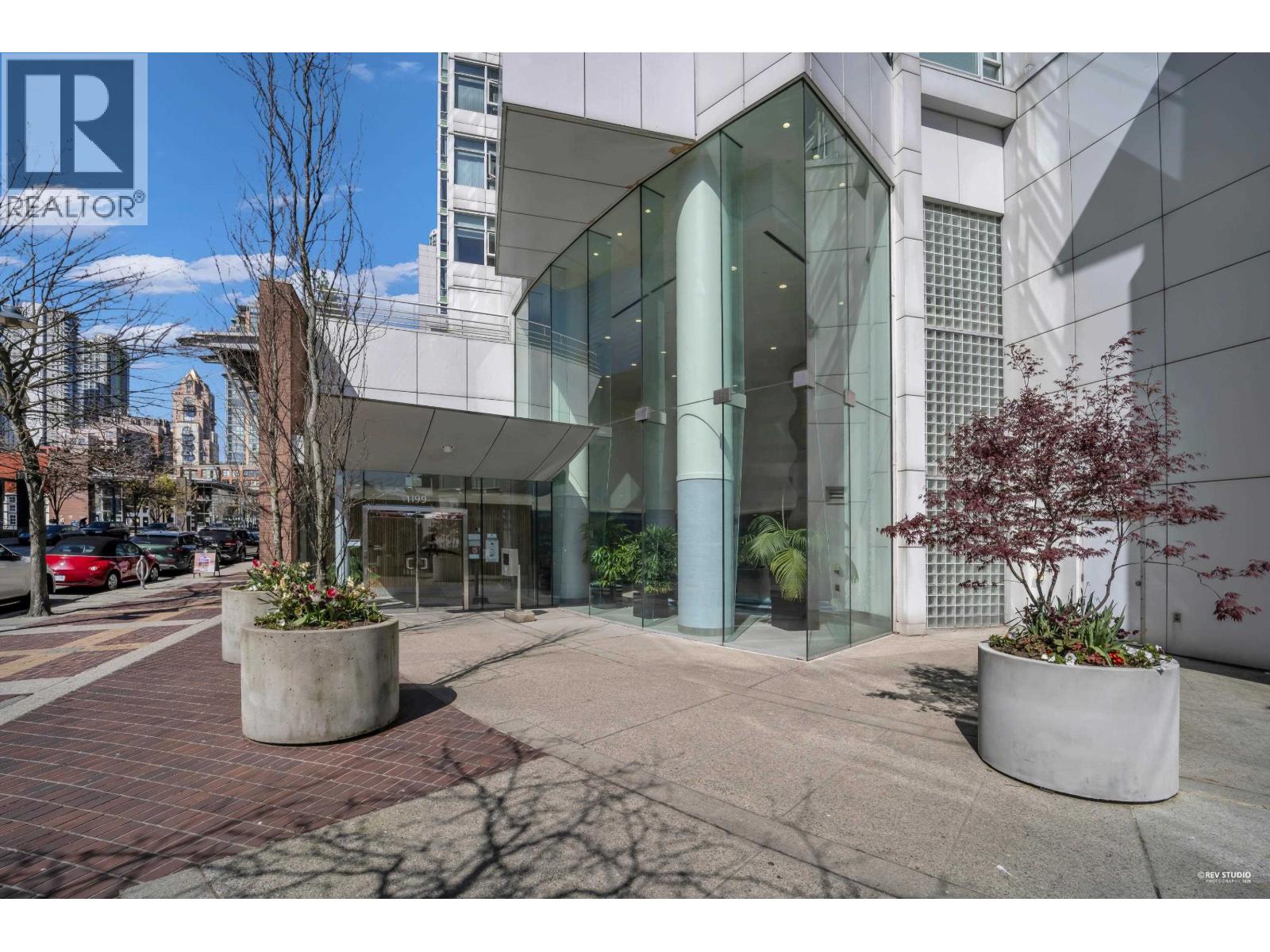 1707 1199 Marinaside Crescent, Vancouver, British Columbia V6Z 2Y2 - Photo 2 - R3110943