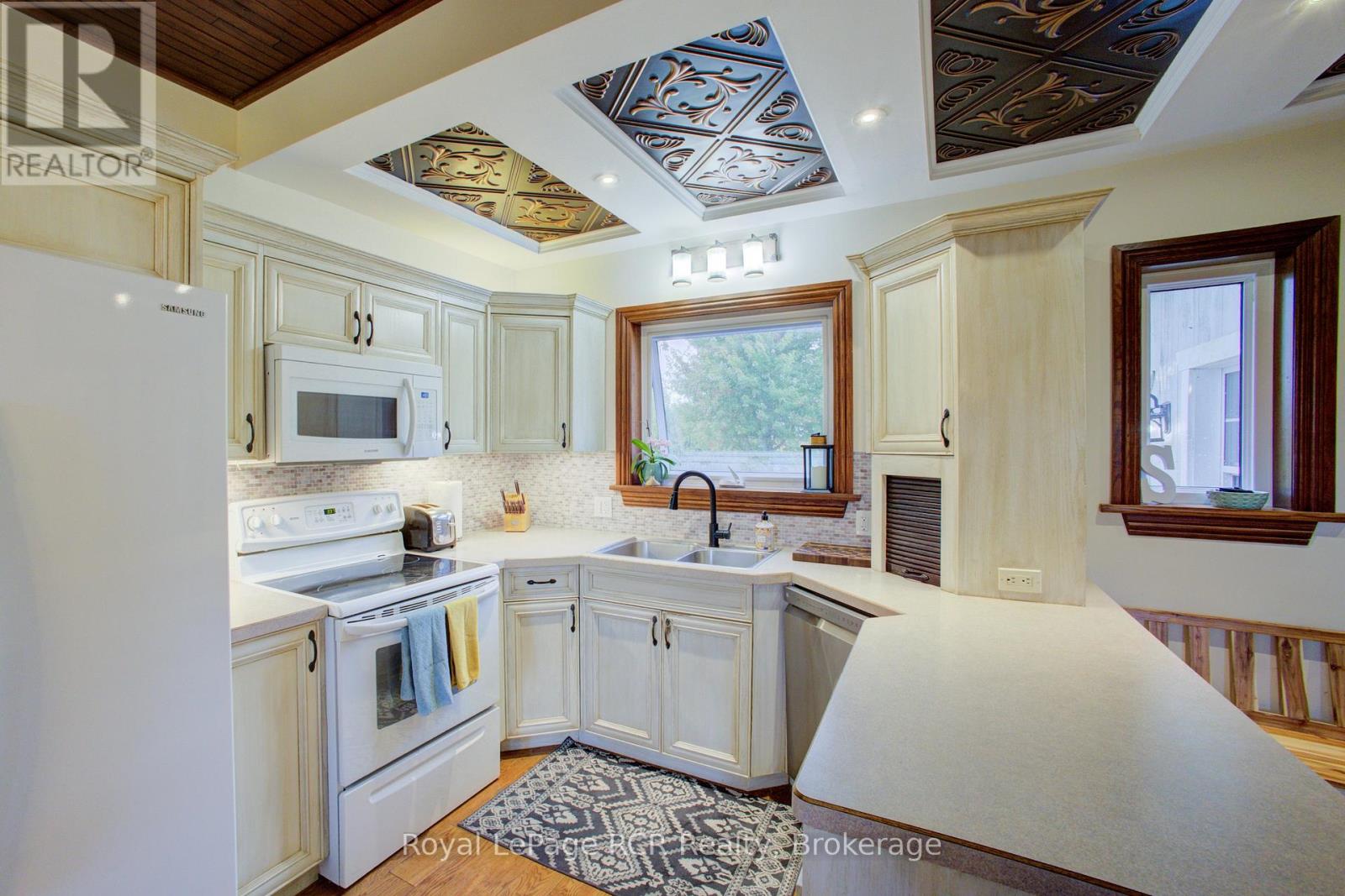 8220 Line 8, Wellington North, Ontario  N0G 2E0 - Photo 8 - X12993744