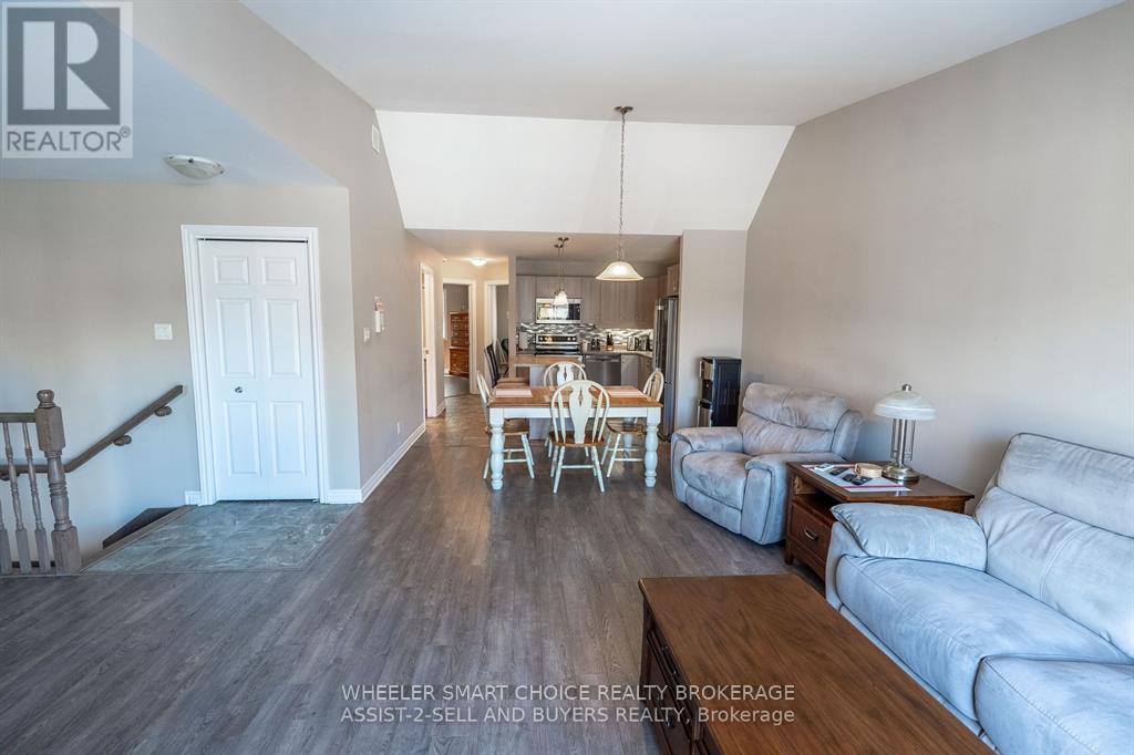 225 - 218 First Street E, Cornwall, Ontario K6H 0G2 - Photo 2 - X12993688