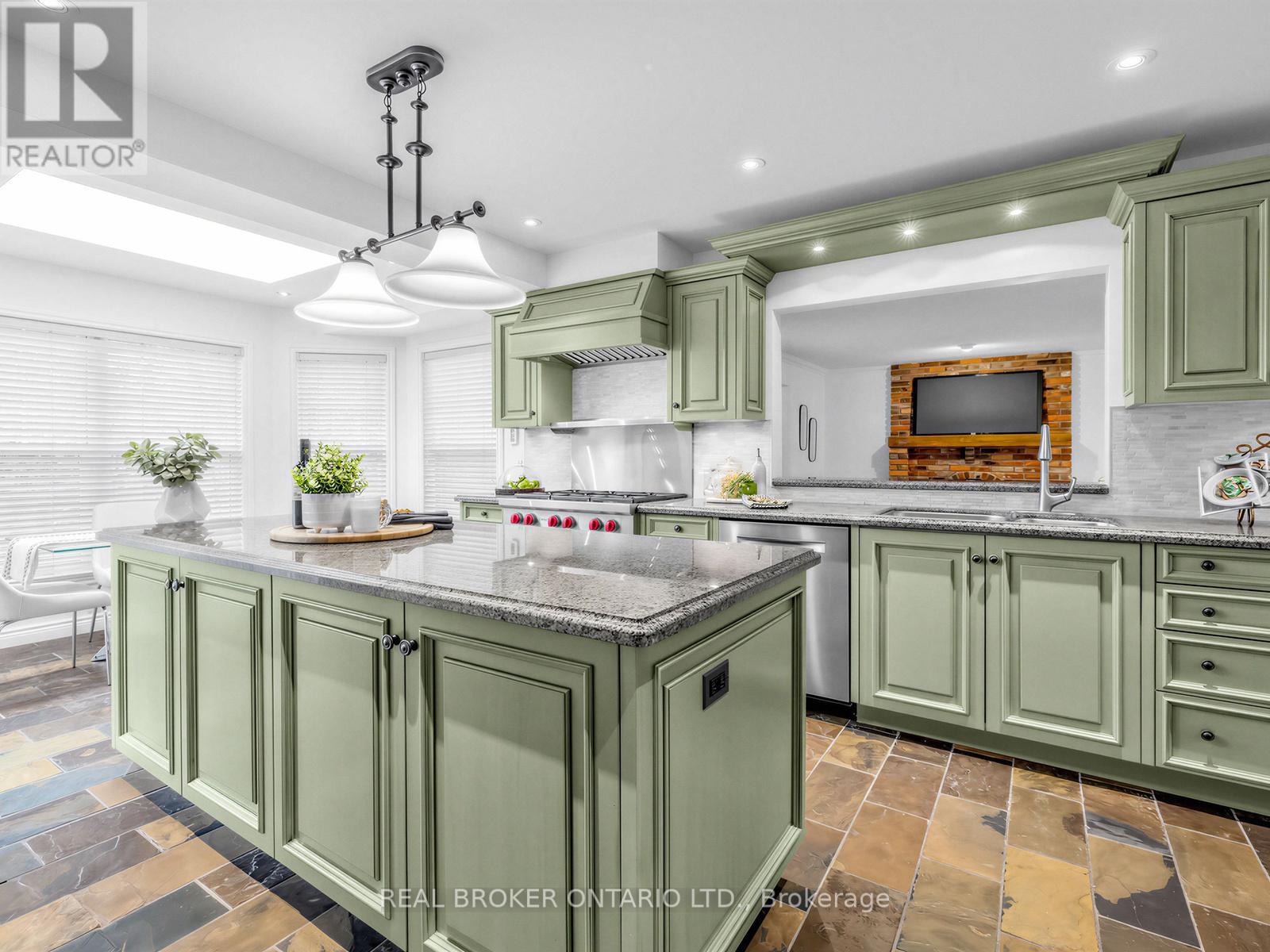 9 Temagami Court, Toronto, Ontario  M2M 4E6 - Photo 12 - C12993660