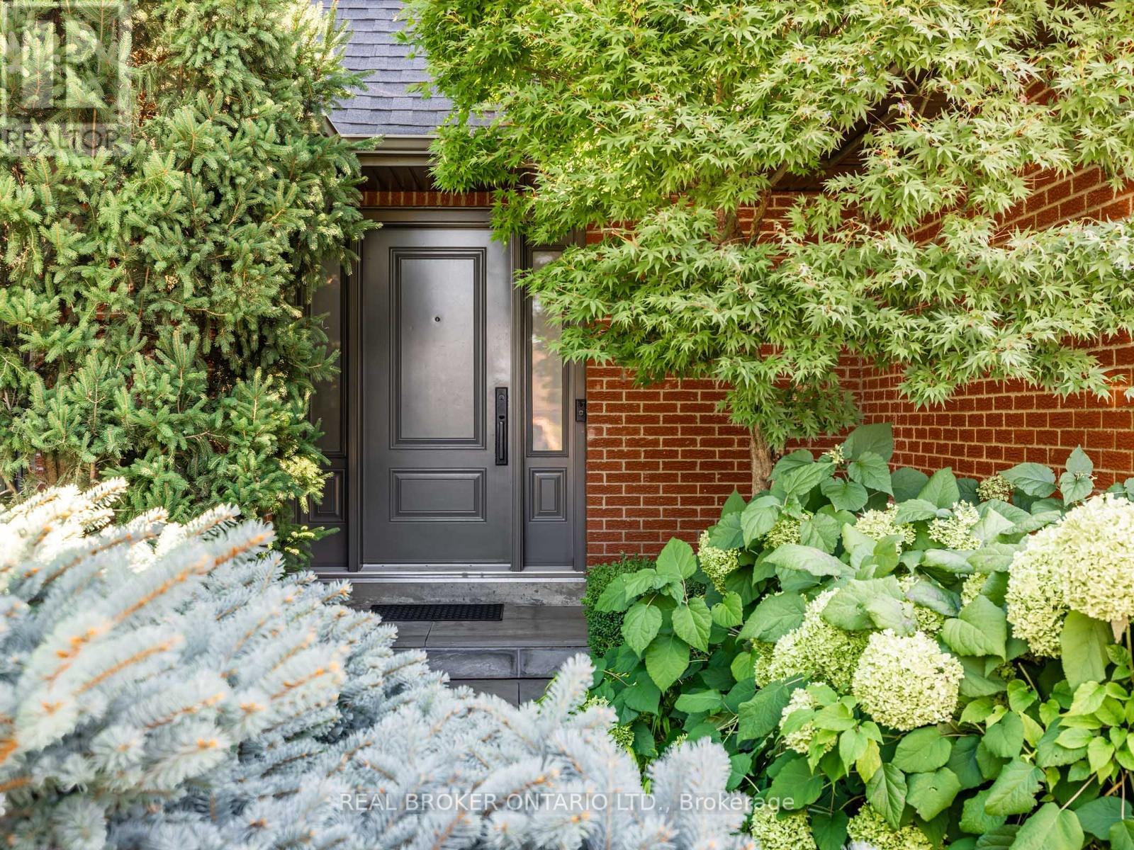 9 Temagami Court, Toronto, Ontario  M2M 4E6 - Photo 3 - C12993660