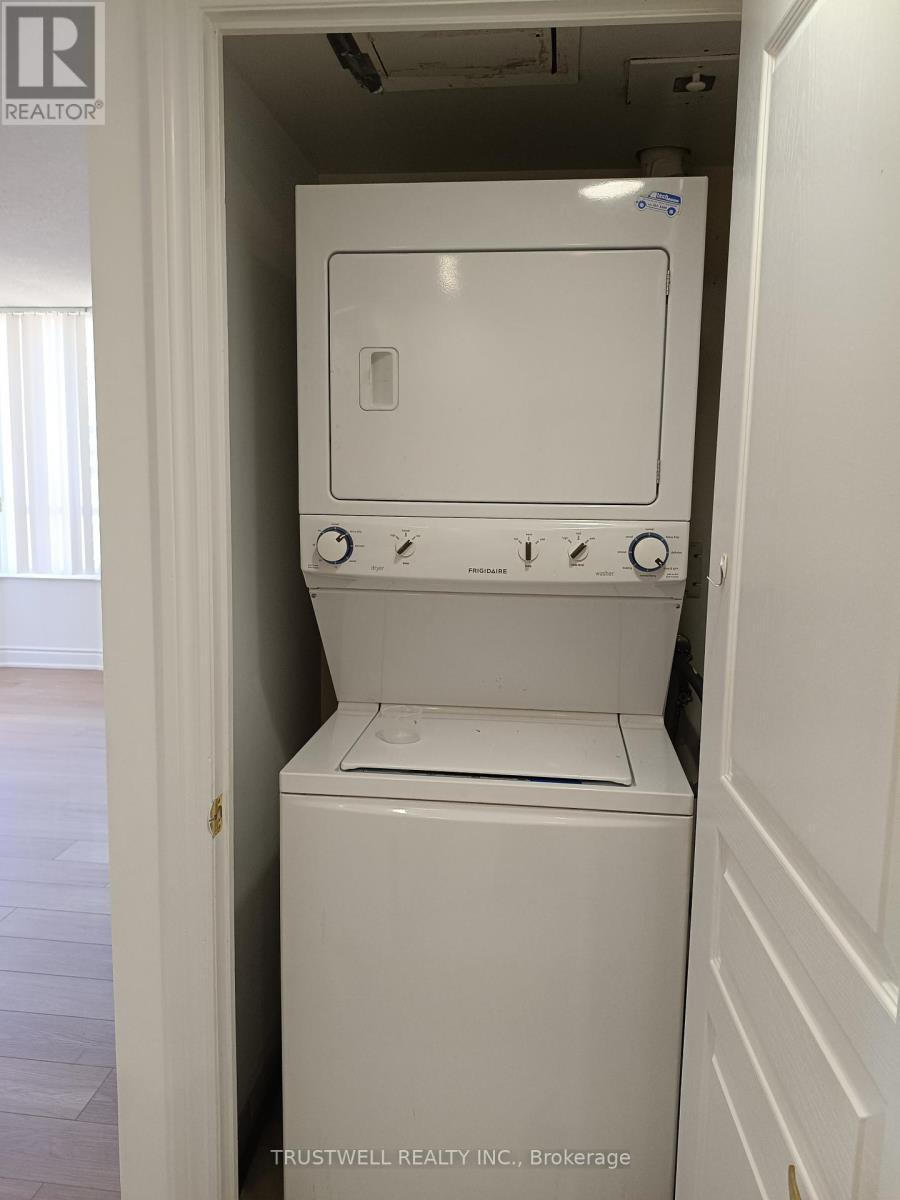 1618 - 15 Northtown Way, Toronto, Ontario  M2N 7A2 - Photo 10 - C12993686