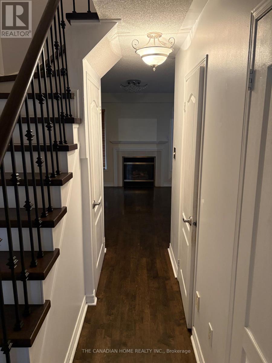 49 Larkspur Road, Brampton, Ontario  L6R 1W8 - Photo 6 - W12931844