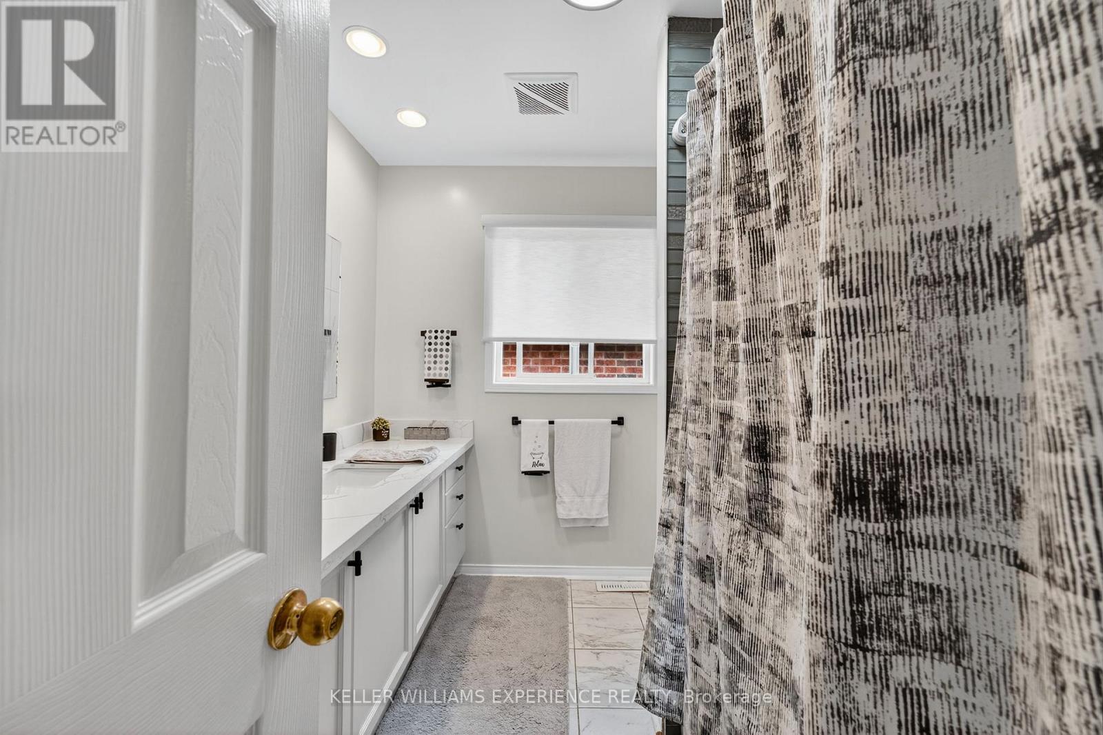 124 Tunbridge Road, Barrie, Ontario  L4M 6T1 - Photo 32 - S12993712