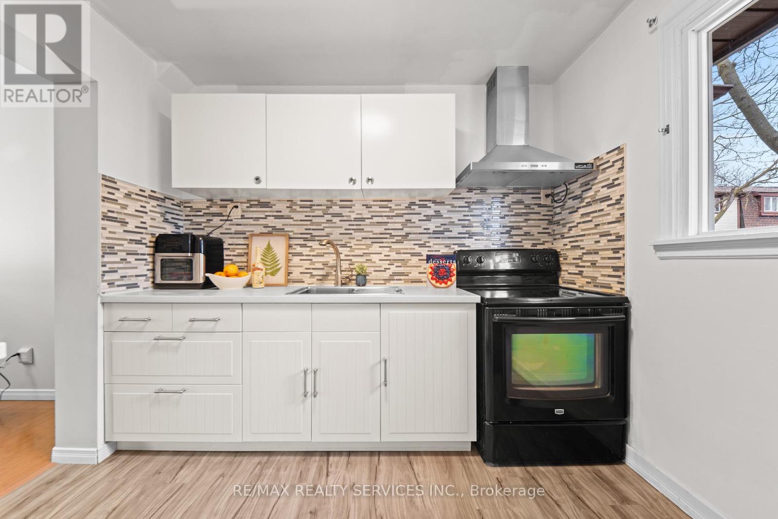 107 - 45 Hansen Road N, Brampton, Ontario L6V 3P6 - Photo 12 - W12993676