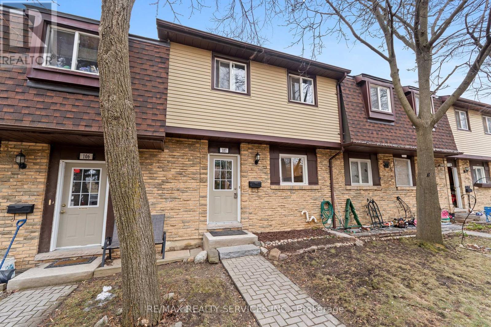 107 - 45 Hansen Road N, Brampton, Ontario L6V 3P6 - Photo 2 - W12993676