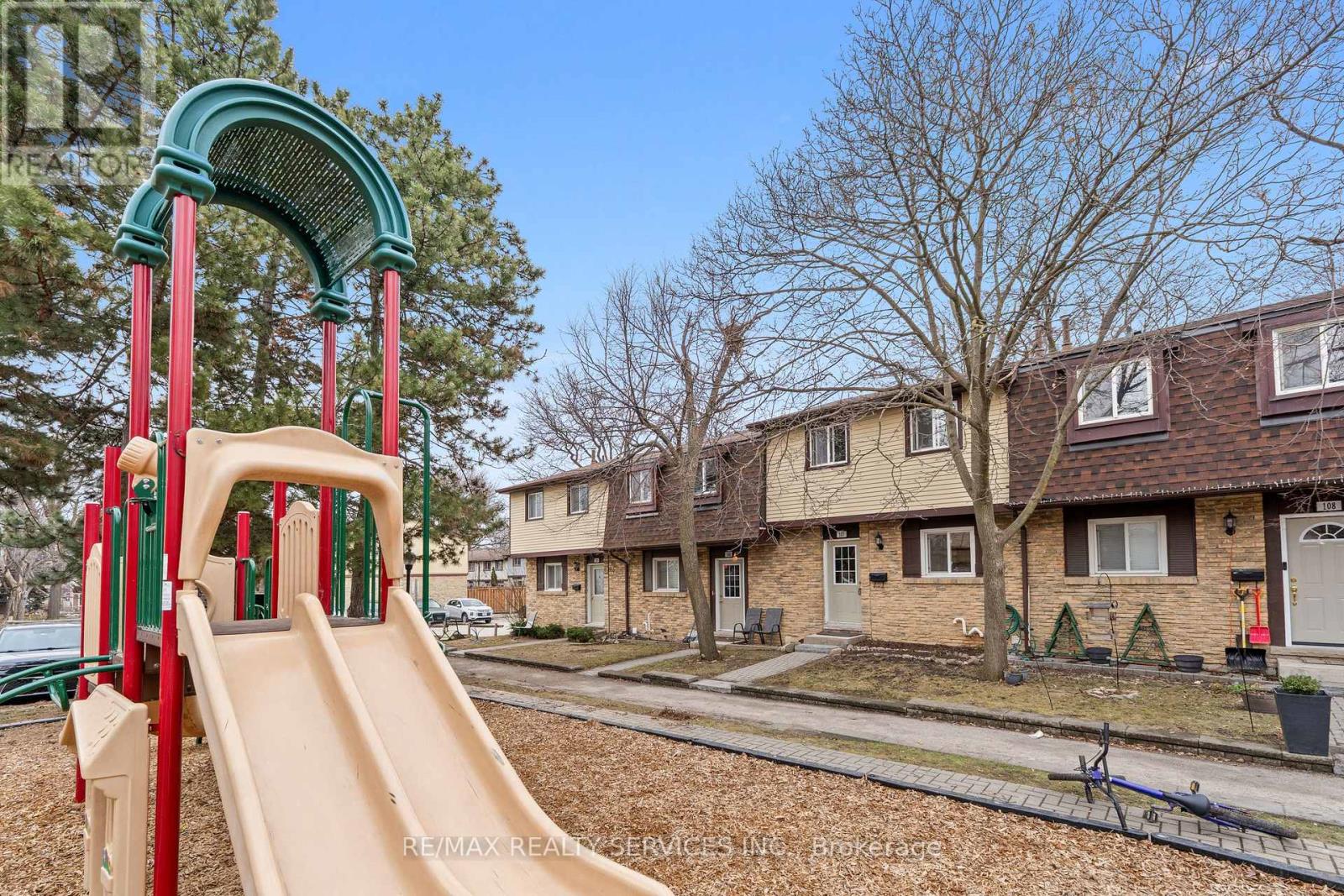 107 - 45 Hansen Road N, Brampton, Ontario L6V 3P6 - Photo 3 - W12993676