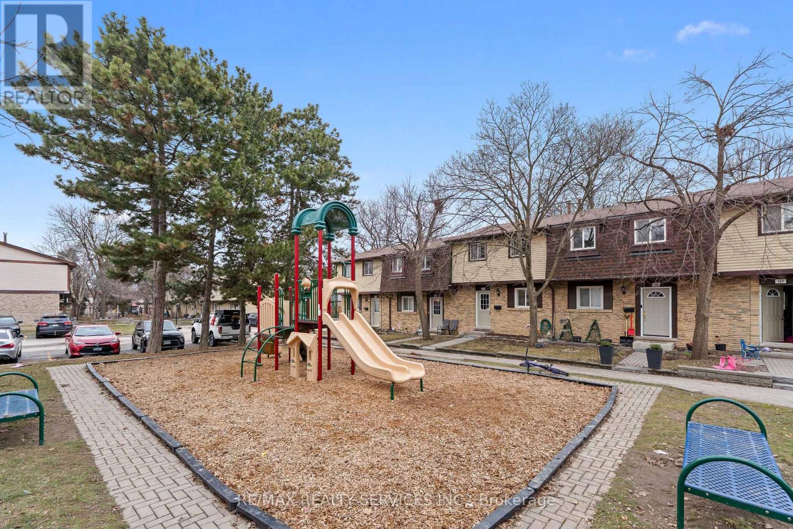 107 - 45 Hansen Road N, Brampton, Ontario L6V 3P6 - Photo 4 - W12993676