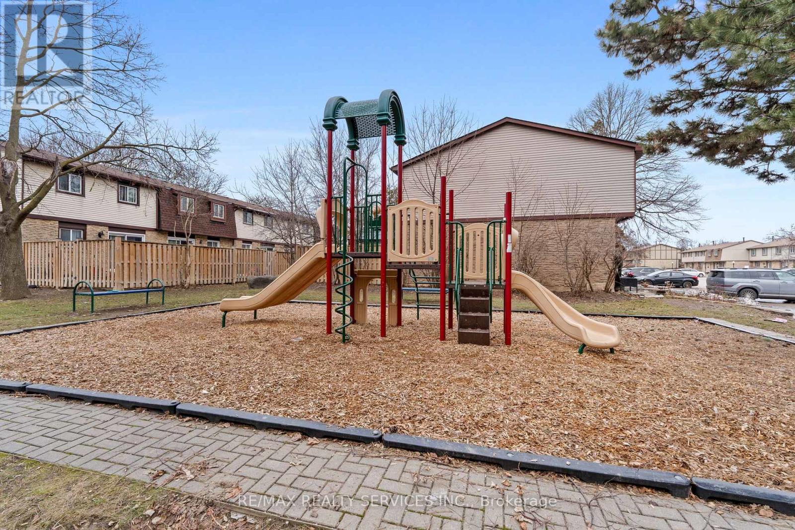 107 - 45 Hansen Road N, Brampton, Ontario L6V 3P6 - Photo 5 - W12993676