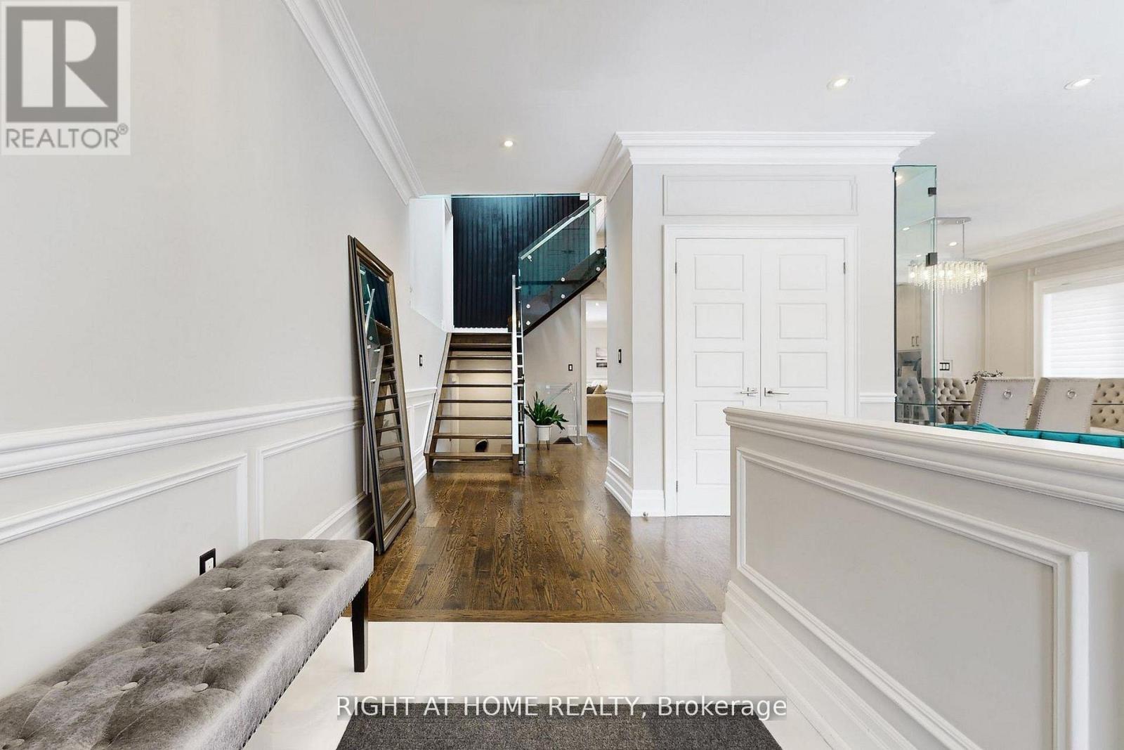 129 Meadowbank Road, Toronto, Ontario  M9B 5E2 - Photo 10 - W12993716