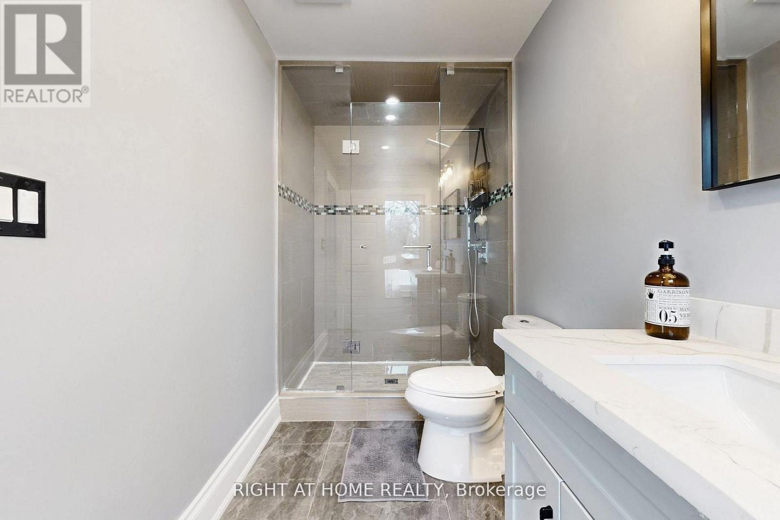 129 Meadowbank Road, Toronto, Ontario  M9B 5E2 - Photo 20 - W12993716