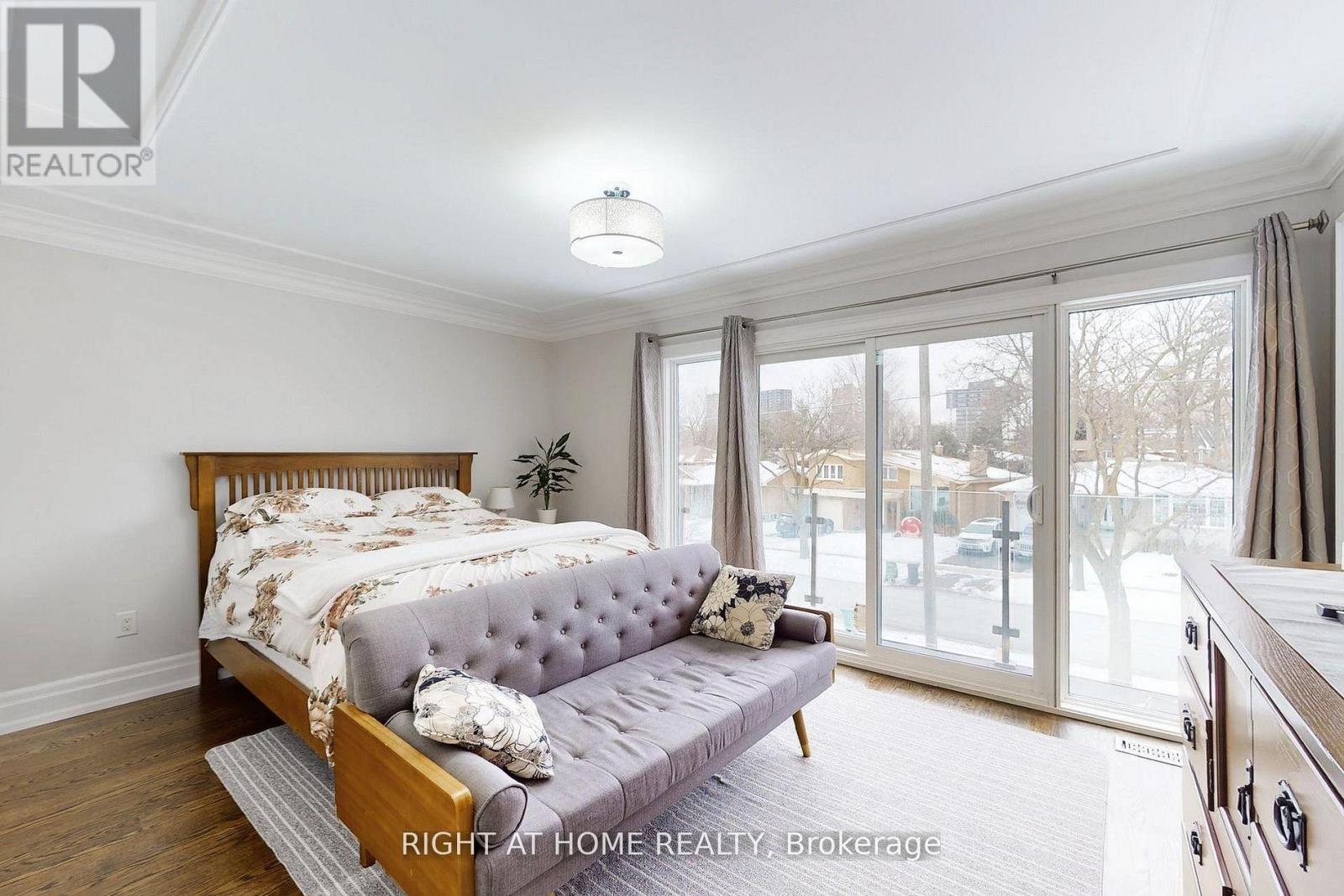 129 Meadowbank Road, Toronto, Ontario  M9B 5E2 - Photo 21 - W12993716