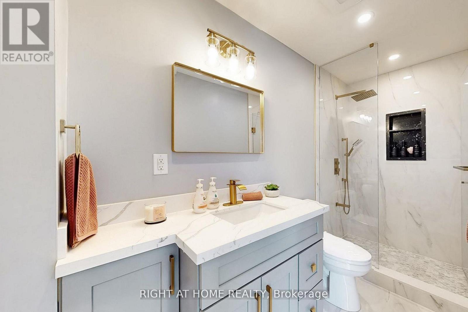 129 Meadowbank Road, Toronto, Ontario  M9B 5E2 - Photo 22 - W12993716