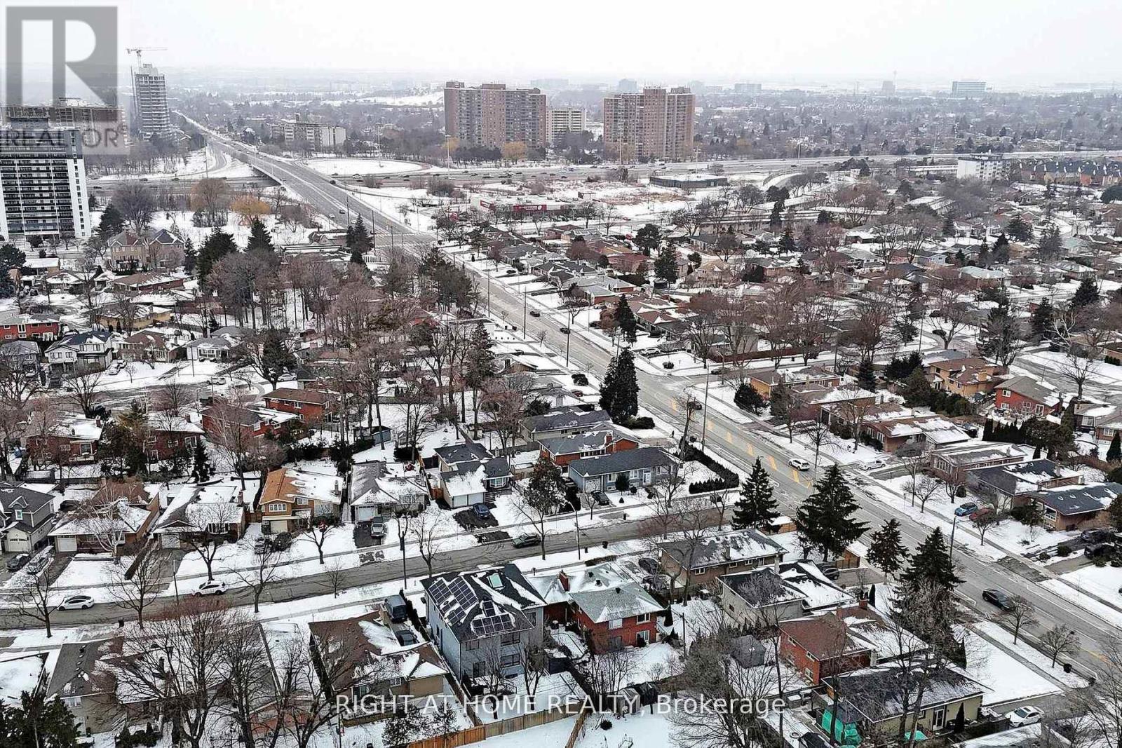 129 Meadowbank Road, Toronto, Ontario  M9B 5E2 - Photo 29 - W12993716