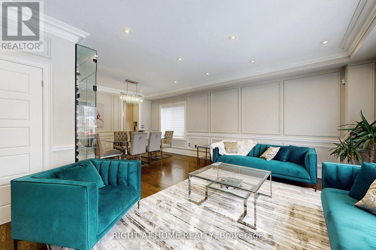 129 Meadowbank Road, Toronto, Ontario  M9B 5E2 - Photo 4 - W12993716