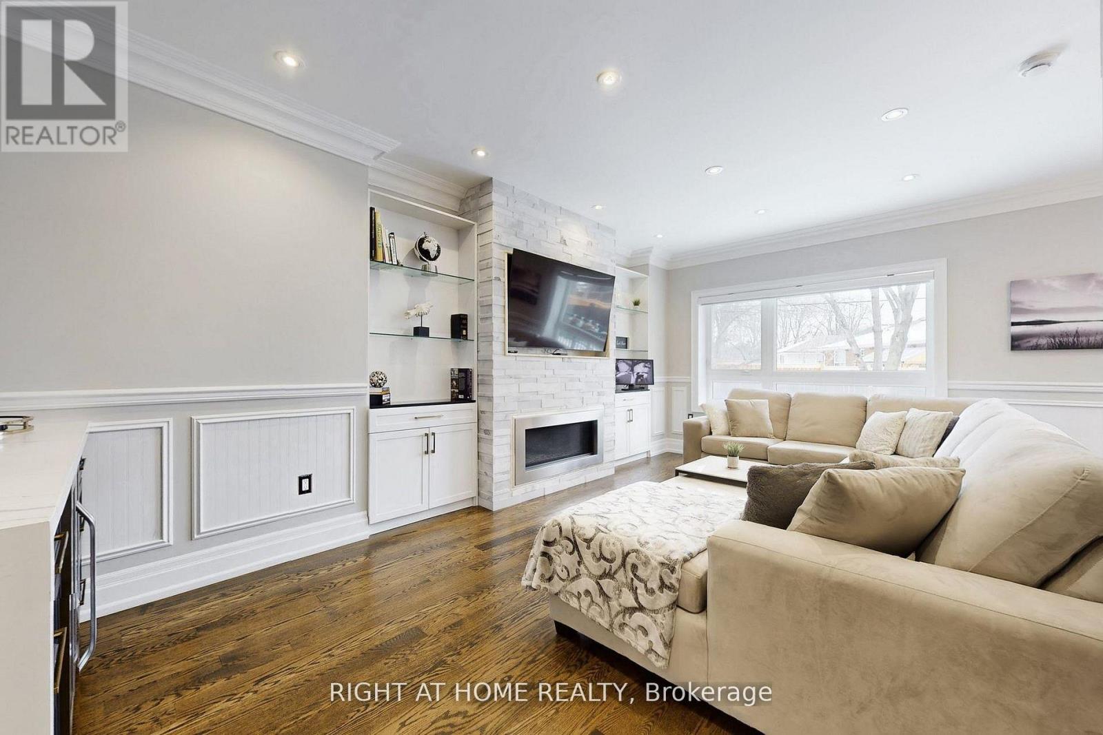 129 Meadowbank Road, Toronto, Ontario  M9B 5E2 - Photo 6 - W12993716