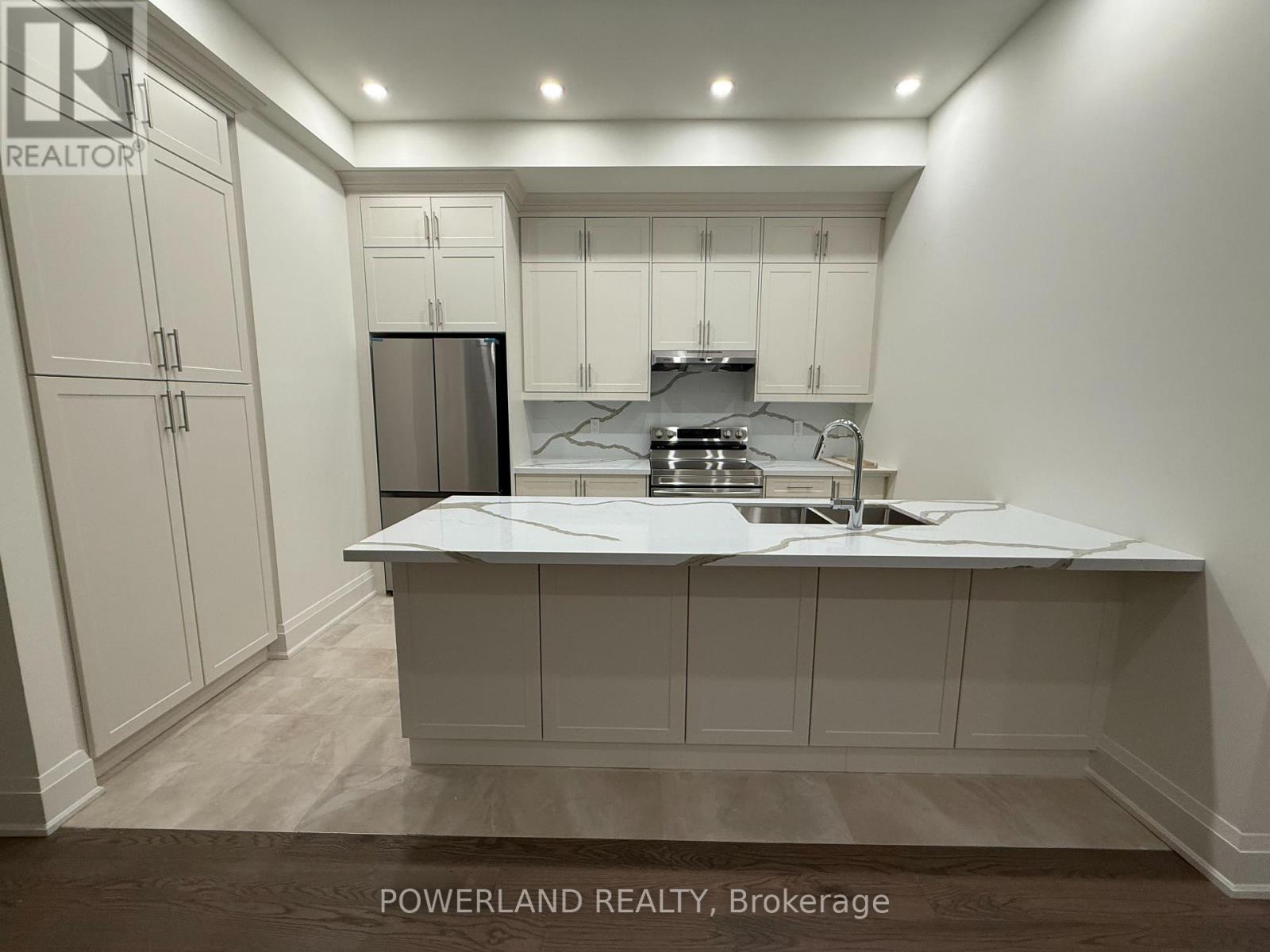 3301 Azam Way, Oakville, Ontario  L6M 5S2 - Photo 3 - W12993740