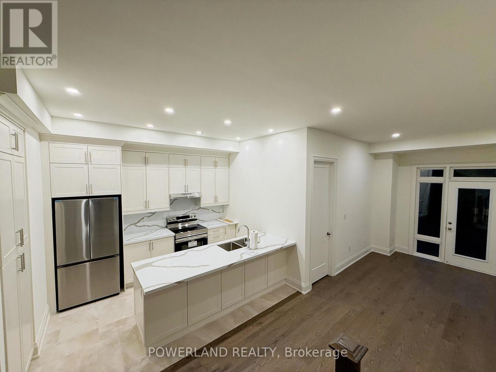 3301 Azam Way, Oakville, Ontario  L6M 5S2 - Photo 4 - W12993740