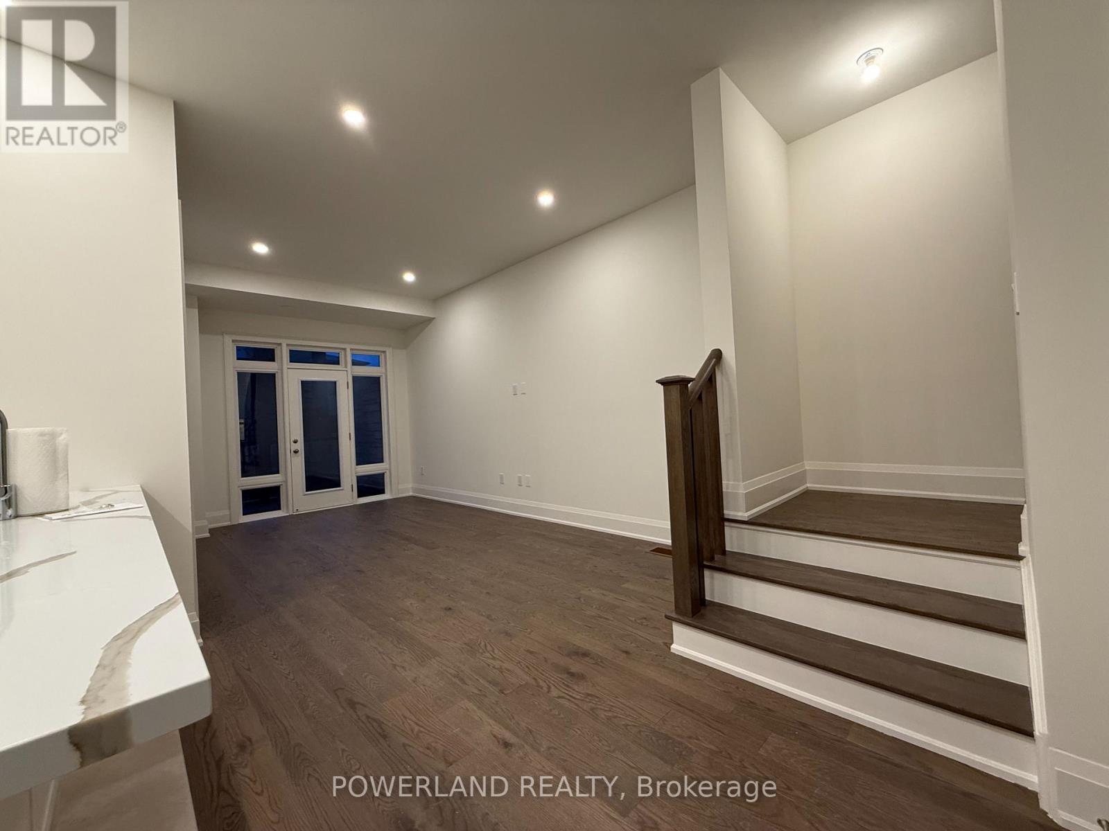 3301 Azam Way, Oakville, Ontario  L6M 5S2 - Photo 6 - W12993740