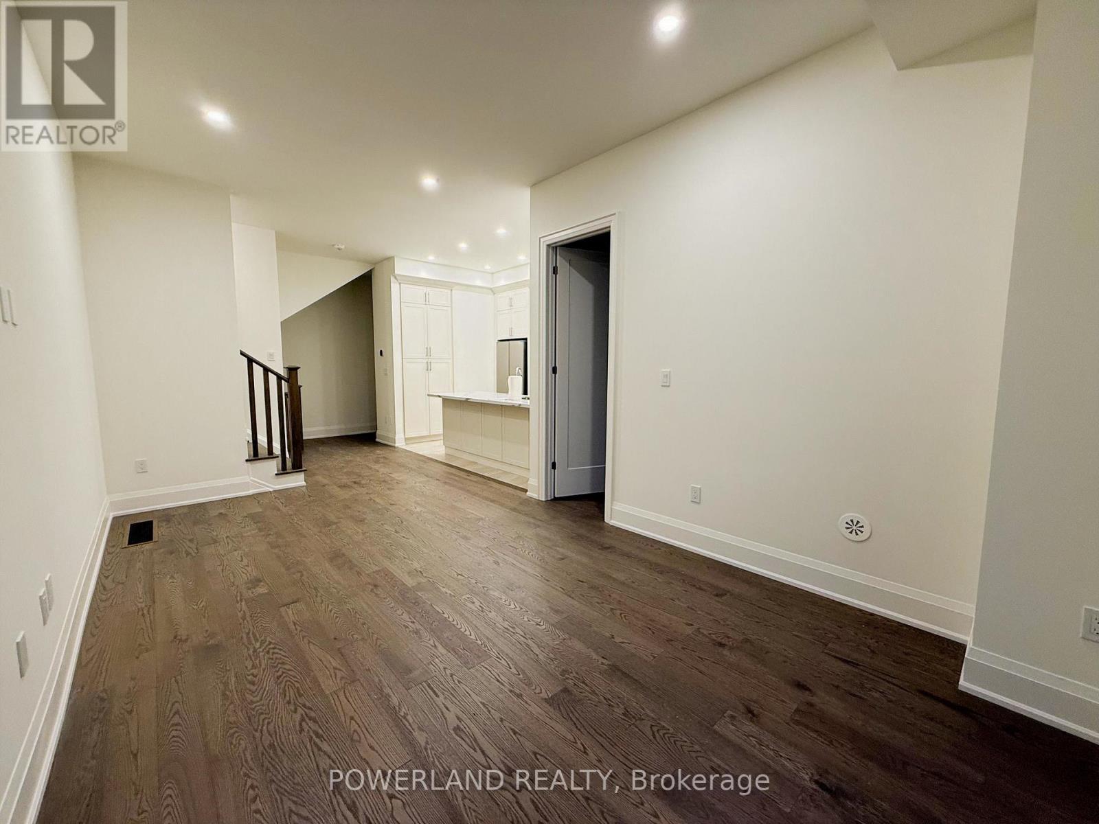 3301 Azam Way, Oakville, Ontario  L6M 5S2 - Photo 7 - W12993740