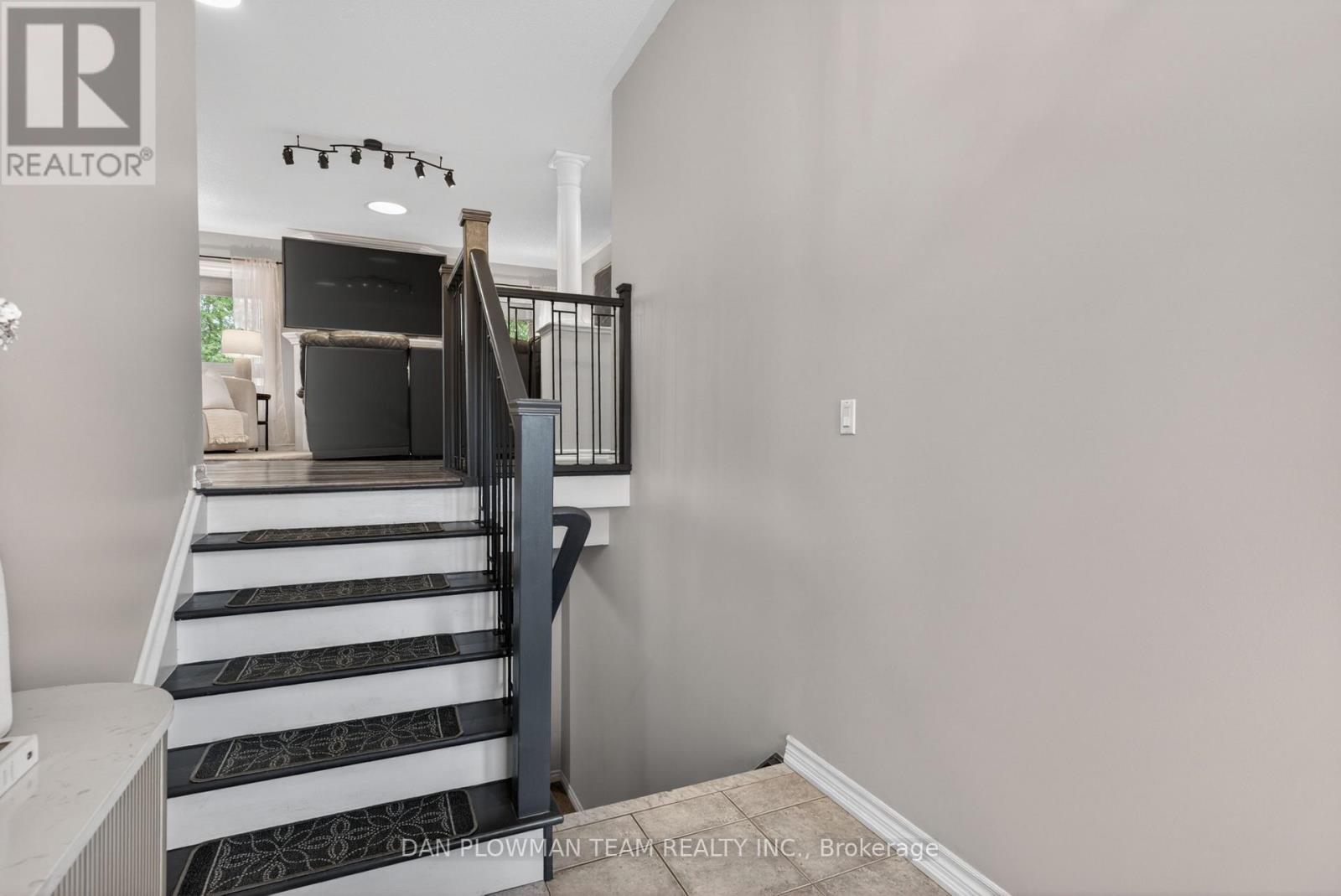 10 Springbank Road, Kawartha Lakes, Ontario  K0L 2W0 - Photo 7 - X12993684