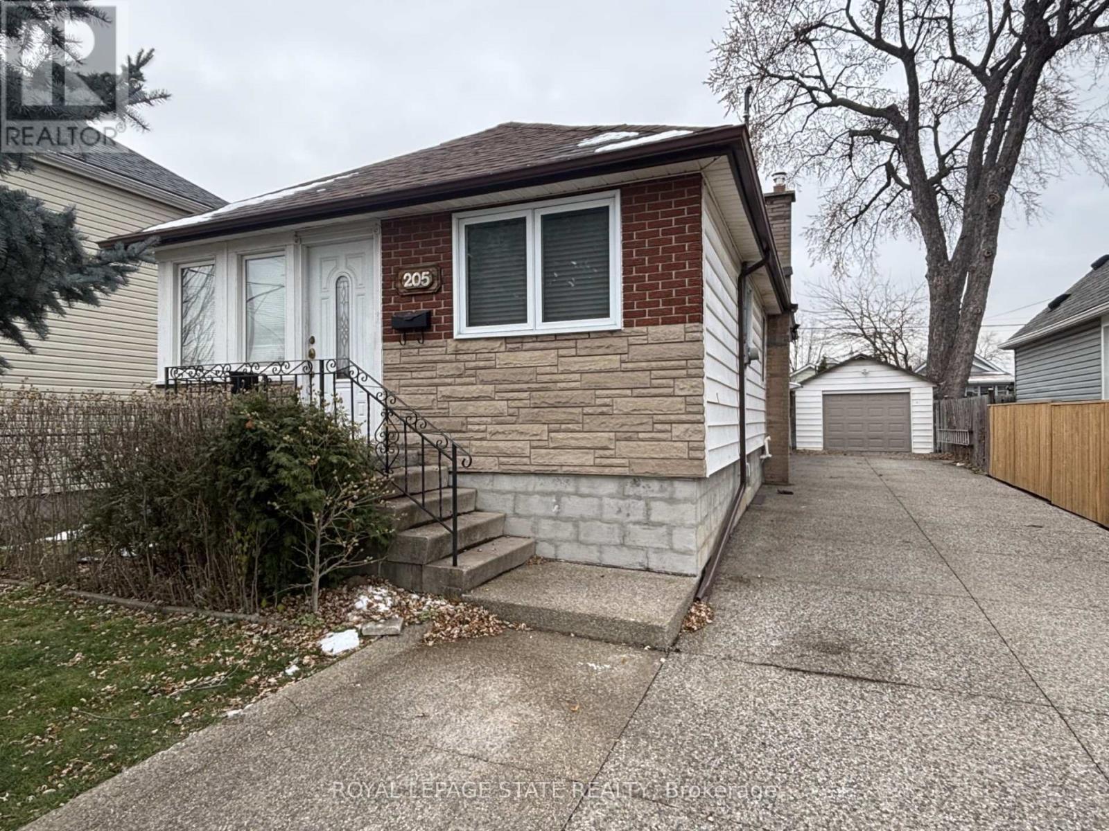 205 IVON AVENUE, Hamilton, Ontario