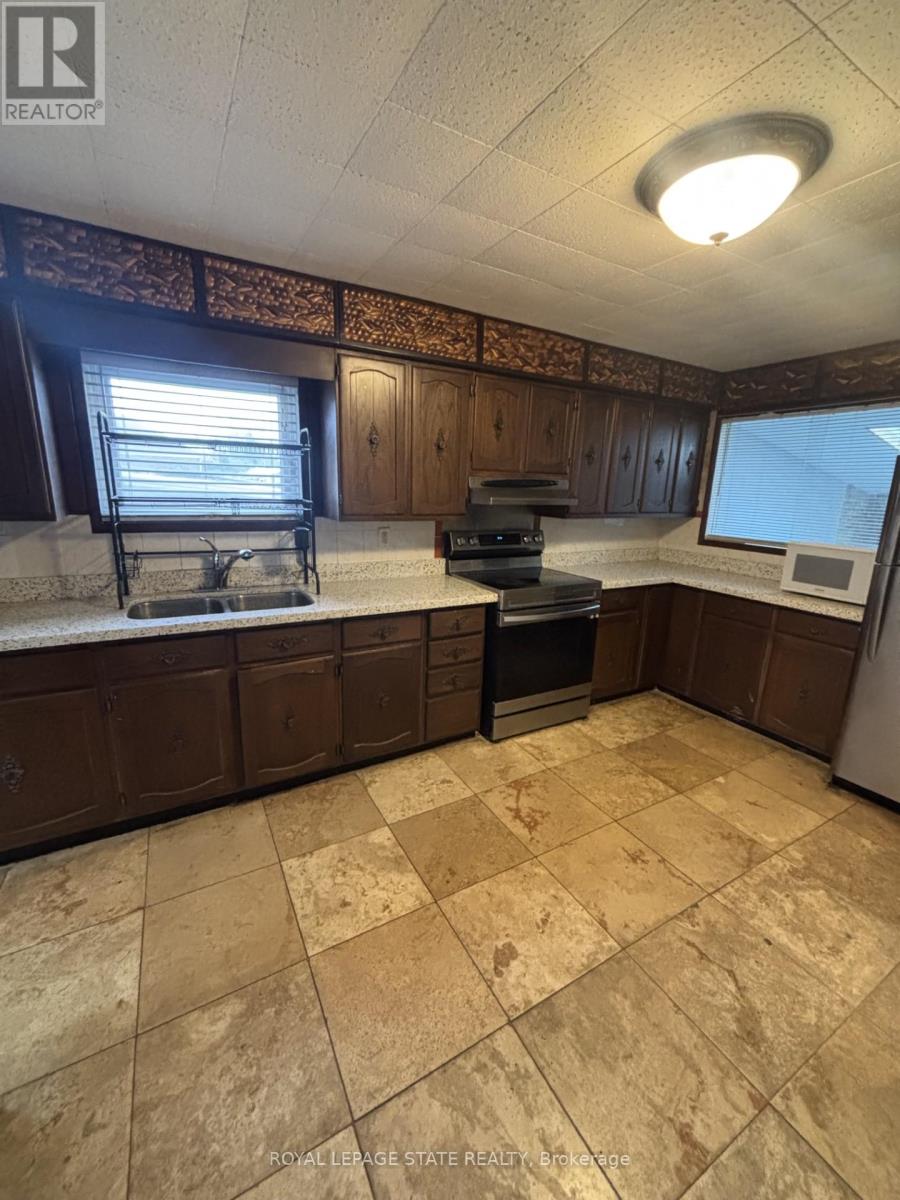 205 Ivon Avenue, Hamilton, Ontario  L8H 5S9 - Photo 11 - X12993728