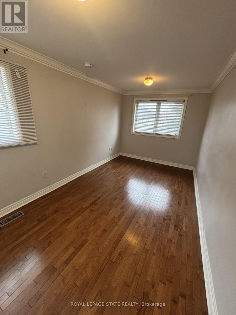 205 Ivon Avenue, Hamilton, Ontario  L8H 5S9 - Photo 2 - X12993728