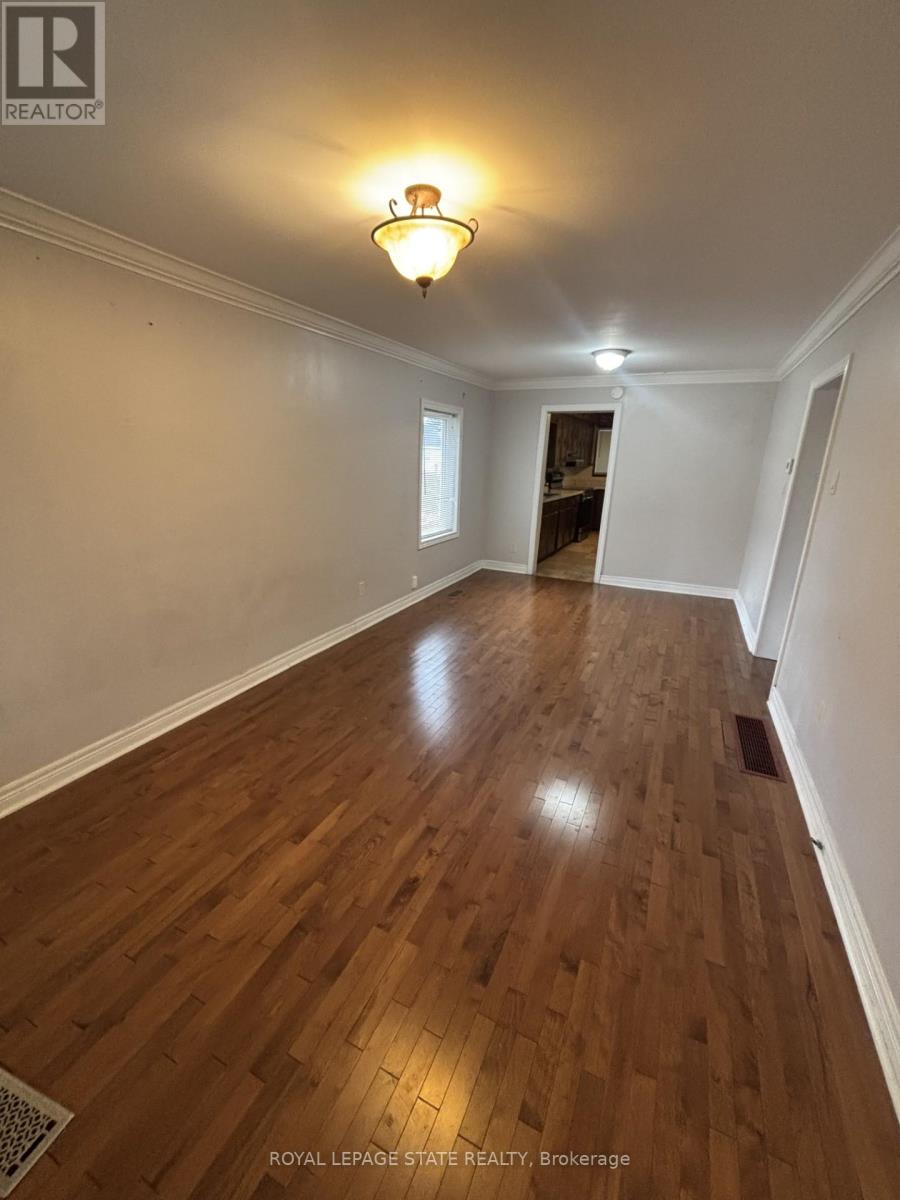 205 Ivon Avenue, Hamilton, Ontario  L8H 5S9 - Photo 5 - X12993728