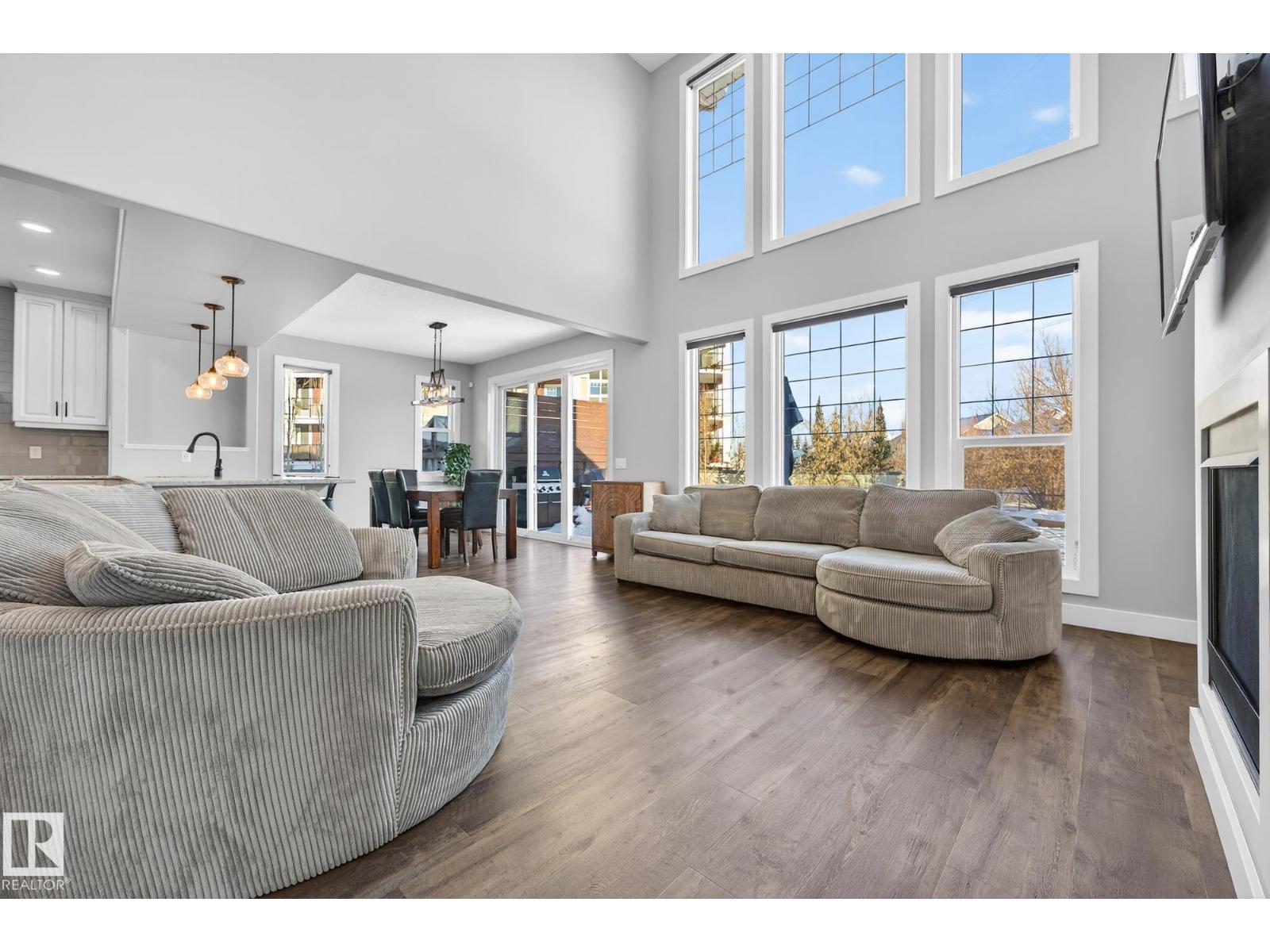 8810 24 AV SW, edmonton, Alberta