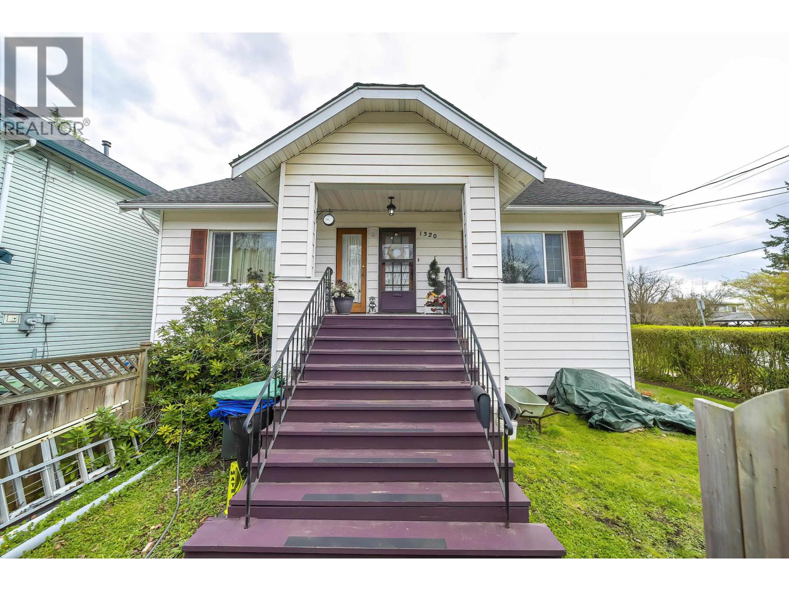1320 Tenth Avenue, New Westminster, British Columbia  V3M 3H9 - Photo 1 - R3110813