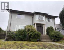 <div class="price">$2,837,000</div> 2676 W 33 Avenue, Vancouver<br><div style="margin-bottom:8px;"><small>Royal LePage West Real Estate Services</small></div><div class='bed_bath'>5 Bed | 3 Bath</div>
