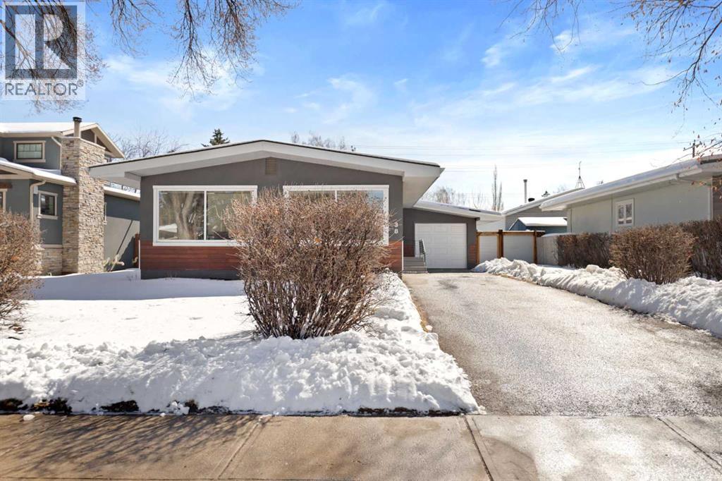 38 Westwood Drive SW, Calgary, Alberta  T3C 2V7 - Photo 2 - A2299811